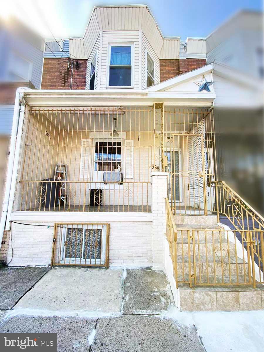 538 West Pike Street Philadelphia, PA 19140 - Photo 1 of 34 front view of a building