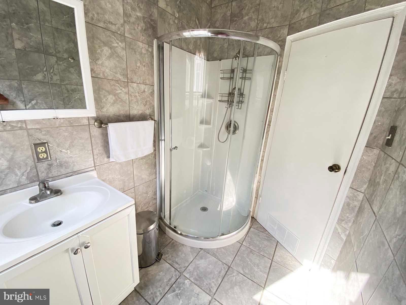 538 West Pike Street Philadelphia, PA 19140 - Photo 18 of 34 a bathroom with a sink a toilet and shower
