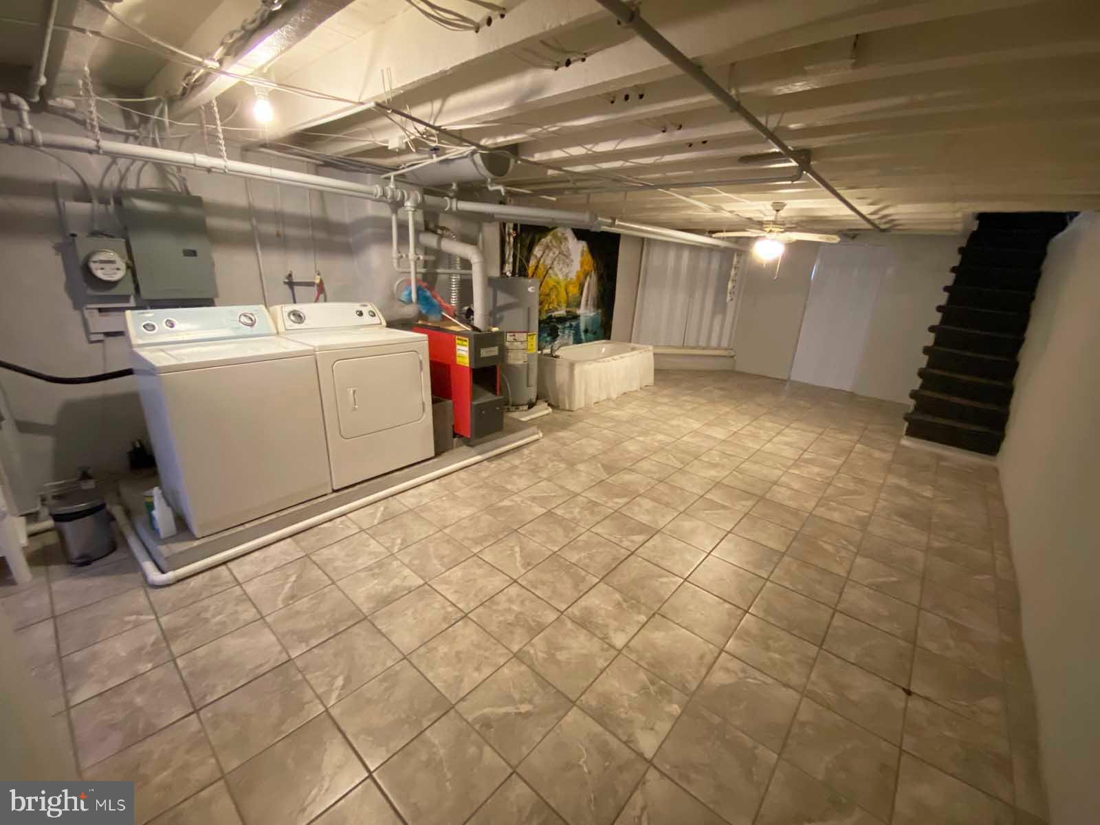 538 West Pike Street Philadelphia, PA 19140 - Photo 25 of 34 a utility room with dryer and washer