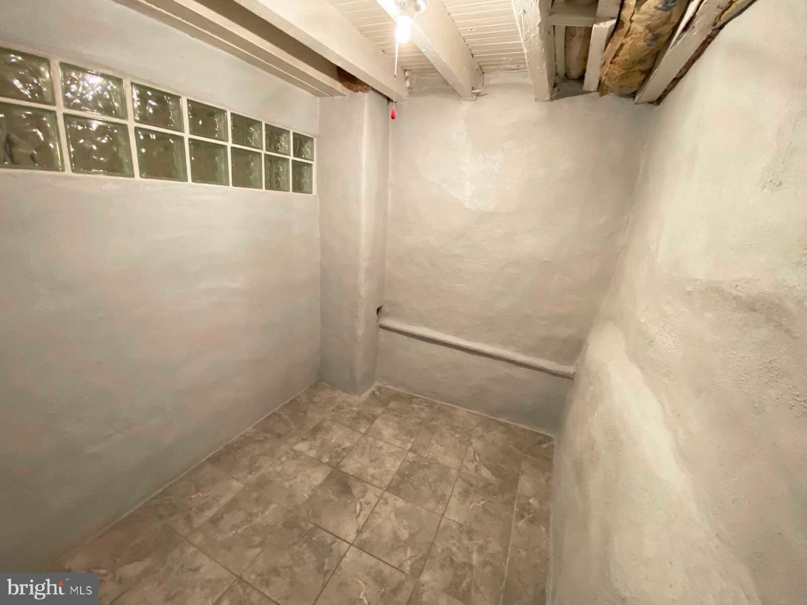 538 West Pike Street Philadelphia, PA 19140 - Photo 27 of 34 a view of empty room with windows