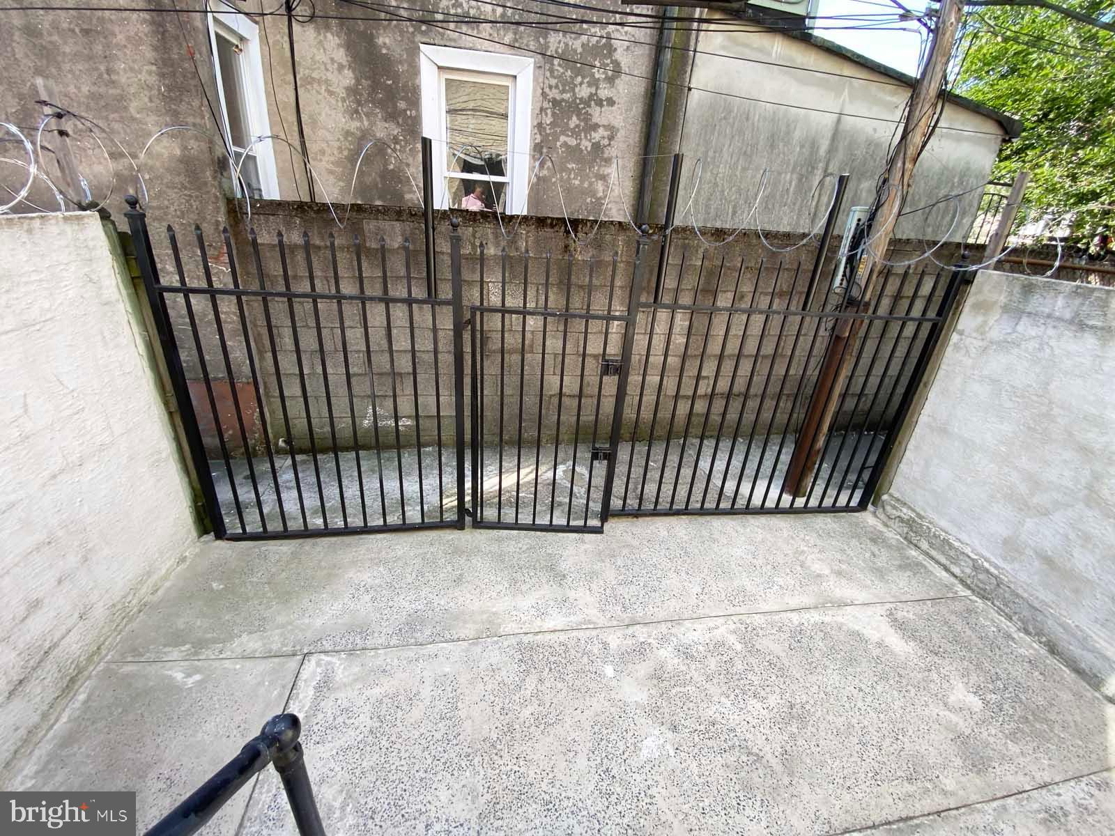 538 West Pike Street Philadelphia, PA 19140 - Photo 32 of 34 a view of a balcony