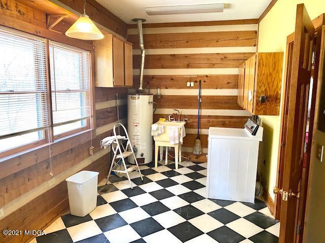 10333 Estes Road Macon, GA 31210 - Photo 11 of 29 a room with a washing machine and checkered floor