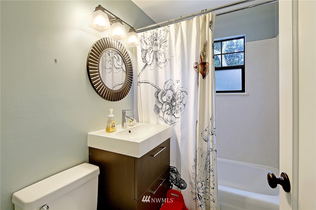 3912 Southwest Austin Street Seattle, WA 98136 - Photo 11 of 17 Gallery Image 11