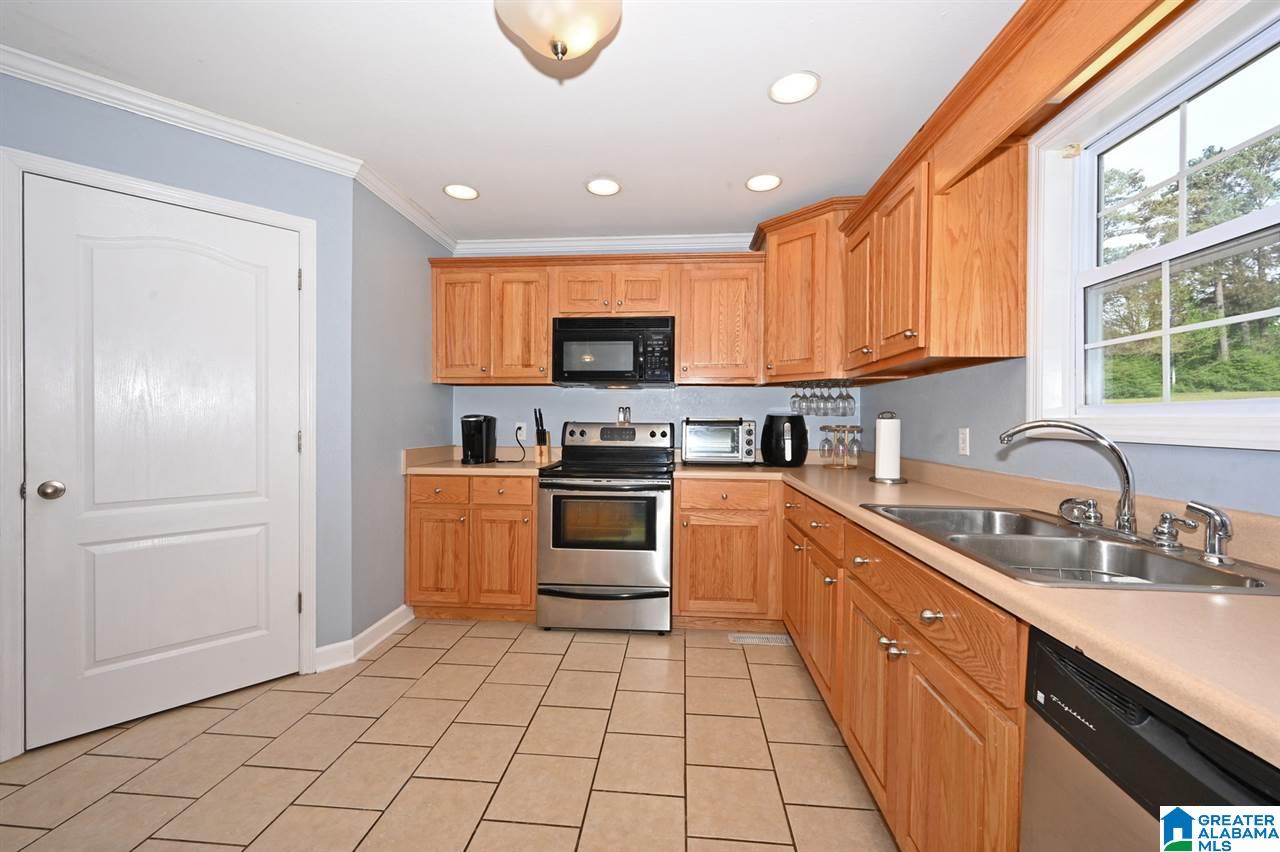 1005 Armstrong Loop Hayden, AL 35079 - Photo 5 of 21