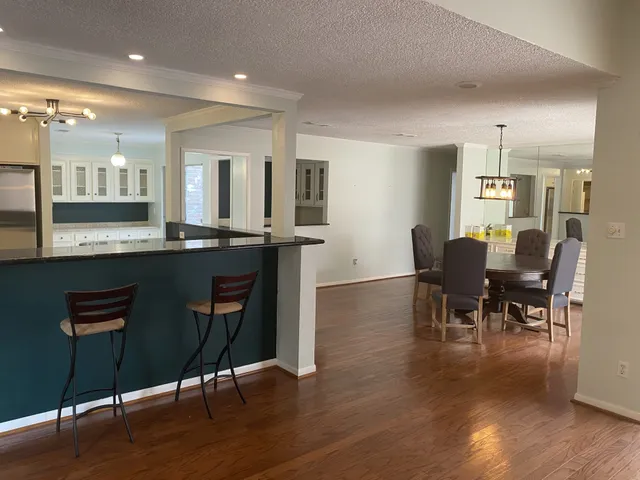 $2,400 | 5 Bendwood Drive, Sugar Land, TX 77478