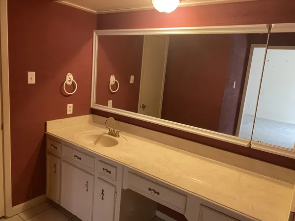 $2,400 | 5 Bendwood Drive, Sugar Land, TX 77478