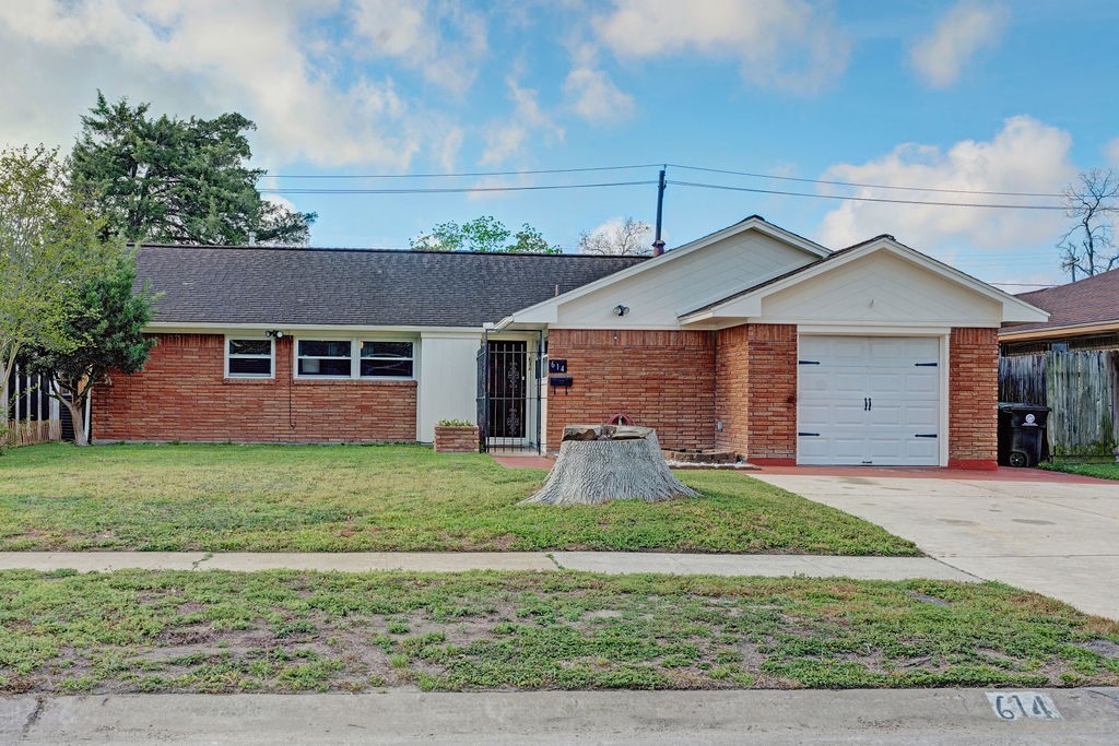 614 Gilpin Street Houston, TX 77034 - Photo 2 of 27 Looking for that perfect location and that charming home offers the perfect blend of warmth and curb appeal.