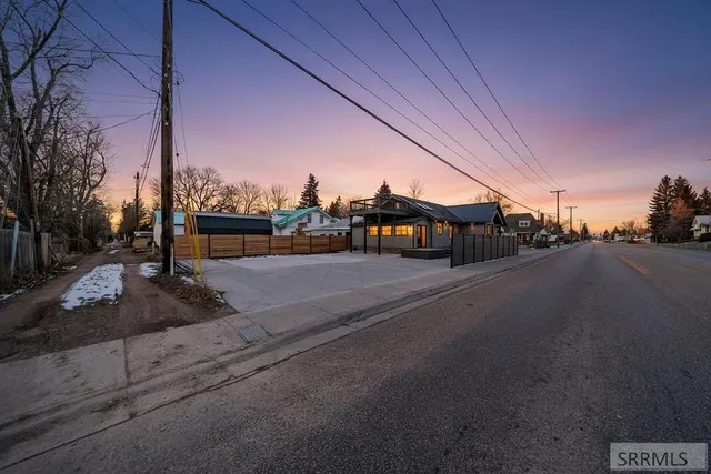 $350,000 | 494 11th Street, Idaho Falls, ID 83404