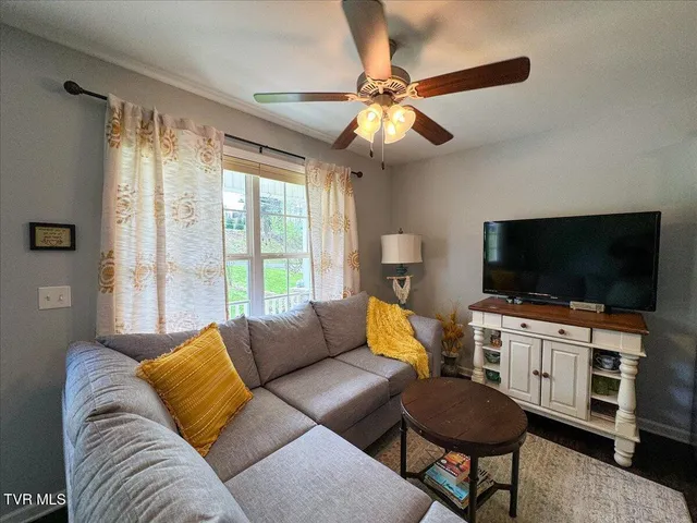 $374,999 | 712 Lake Point Drive, Piney Flats, TN 37686