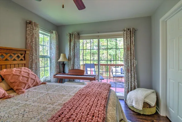 $374,999 | 712 Lake Point Drive, Piney Flats, TN 37686