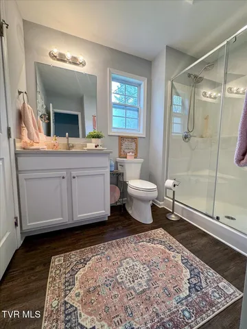 $374,999 | 712 Lake Point Drive, Piney Flats, TN 37686