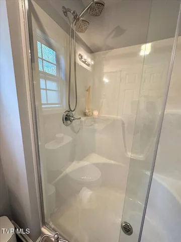 $374,999 | 712 Lake Point Drive, Piney Flats, TN 37686