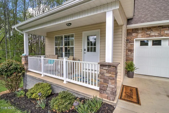 $374,999 | 712 Lake Point Drive, Piney Flats, TN 37686