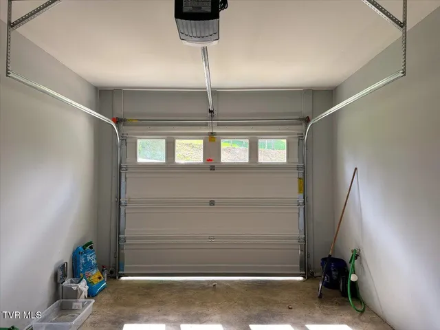 $374,999 | 712 Lake Point Drive, Piney Flats, TN 37686