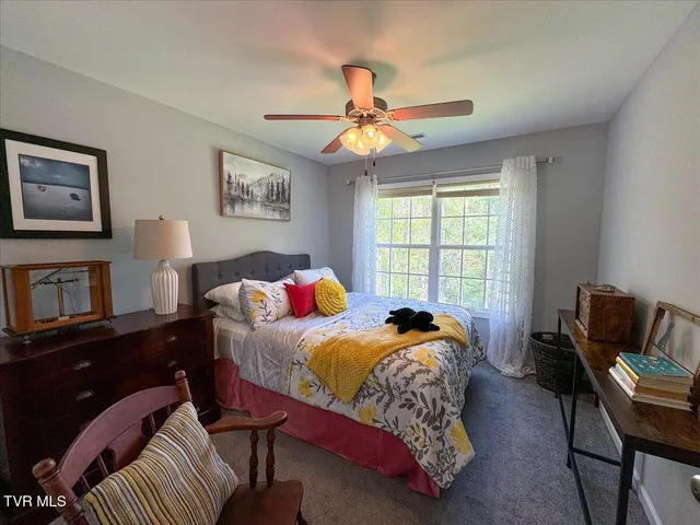 $374,999 | 712 Lake Point Drive, Piney Flats, TN 37686