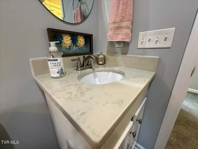 $374,999 | 712 Lake Point Drive, Piney Flats, TN 37686