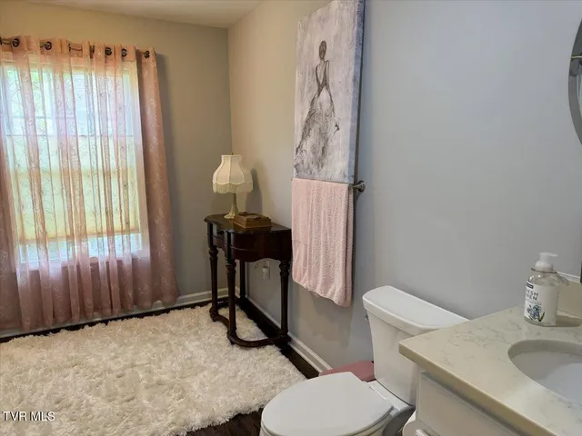 $374,999 | 712 Lake Point Drive, Piney Flats, TN 37686