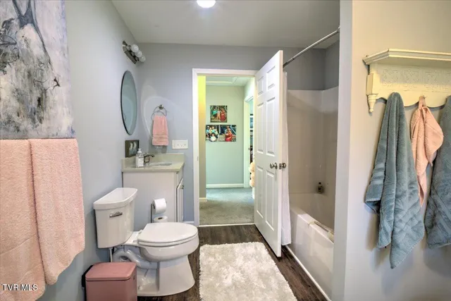 $374,999 | 712 Lake Point Drive, Piney Flats, TN 37686