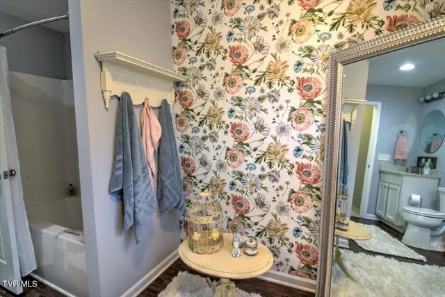 $374,999 | 712 Lake Point Drive, Piney Flats, TN 37686