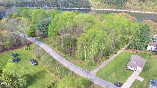 $374,999 | 712 Lake Point Drive, Piney Flats, TN 37686