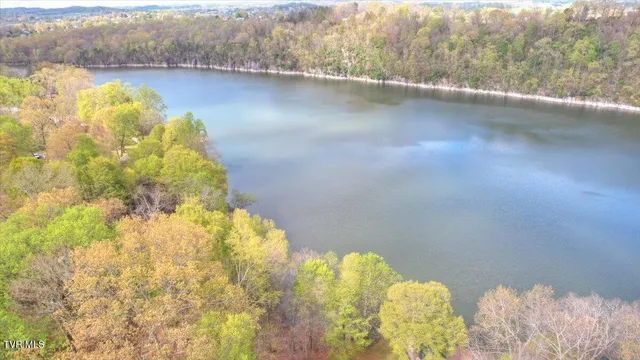$374,999 | 712 Lake Point Drive, Piney Flats, TN 37686