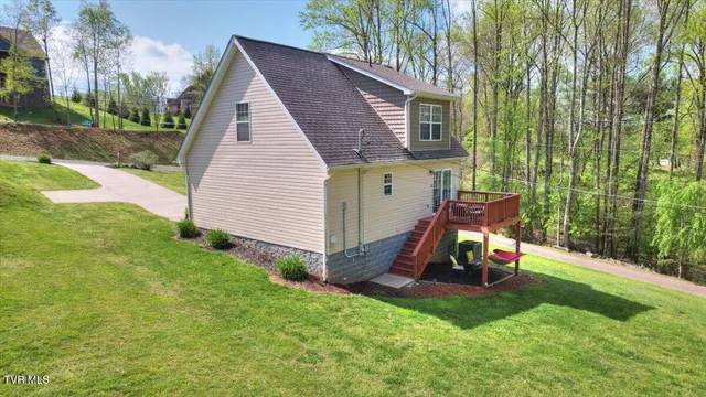 $374,999 | 712 Lake Point Drive, Piney Flats, TN 37686