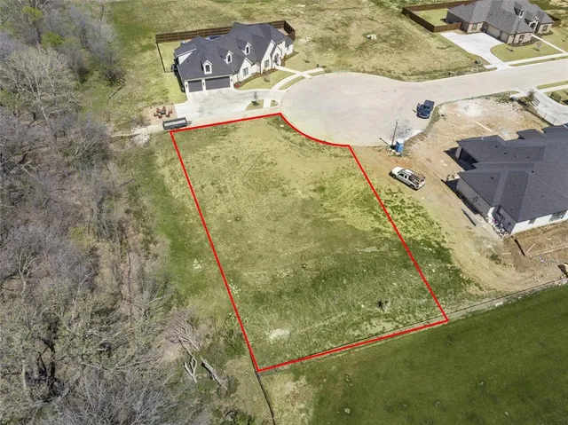 $265,000 | 409 Meadowlands Drive, Denton, TX 76210