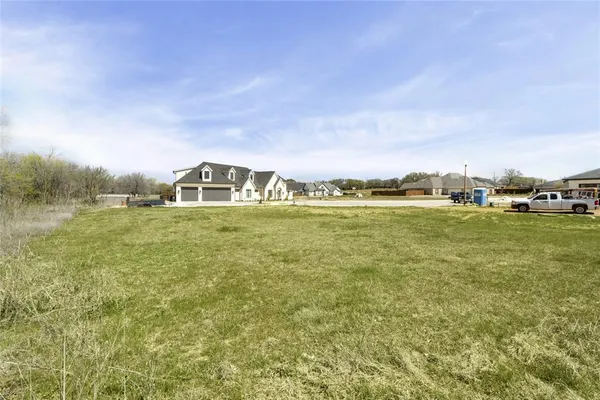 $265,000 | 409 Meadowlands Drive, Denton, TX 76210