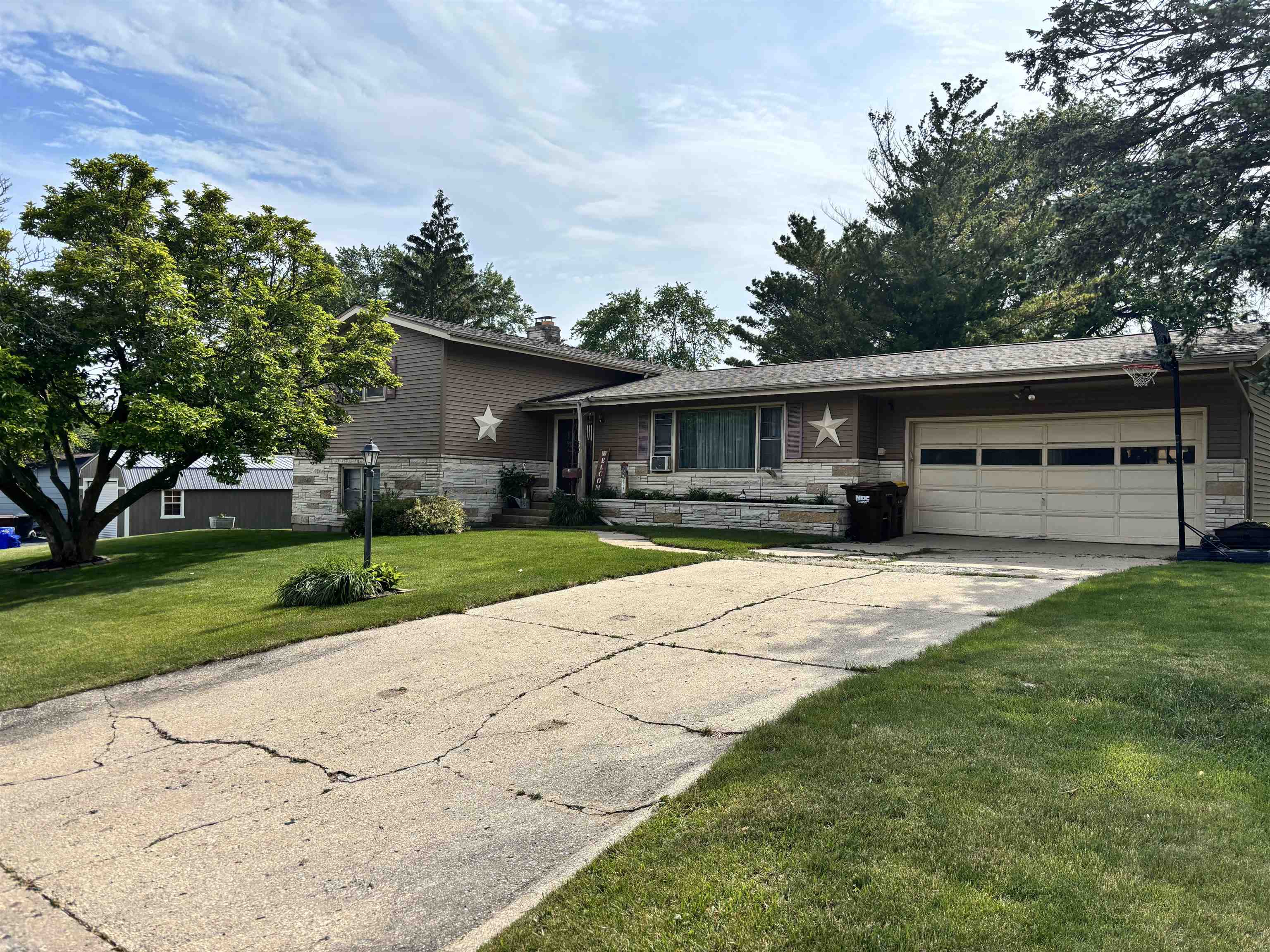 205 Beacon Drive Belvidere, IL 61008 - Photo 2 of 32