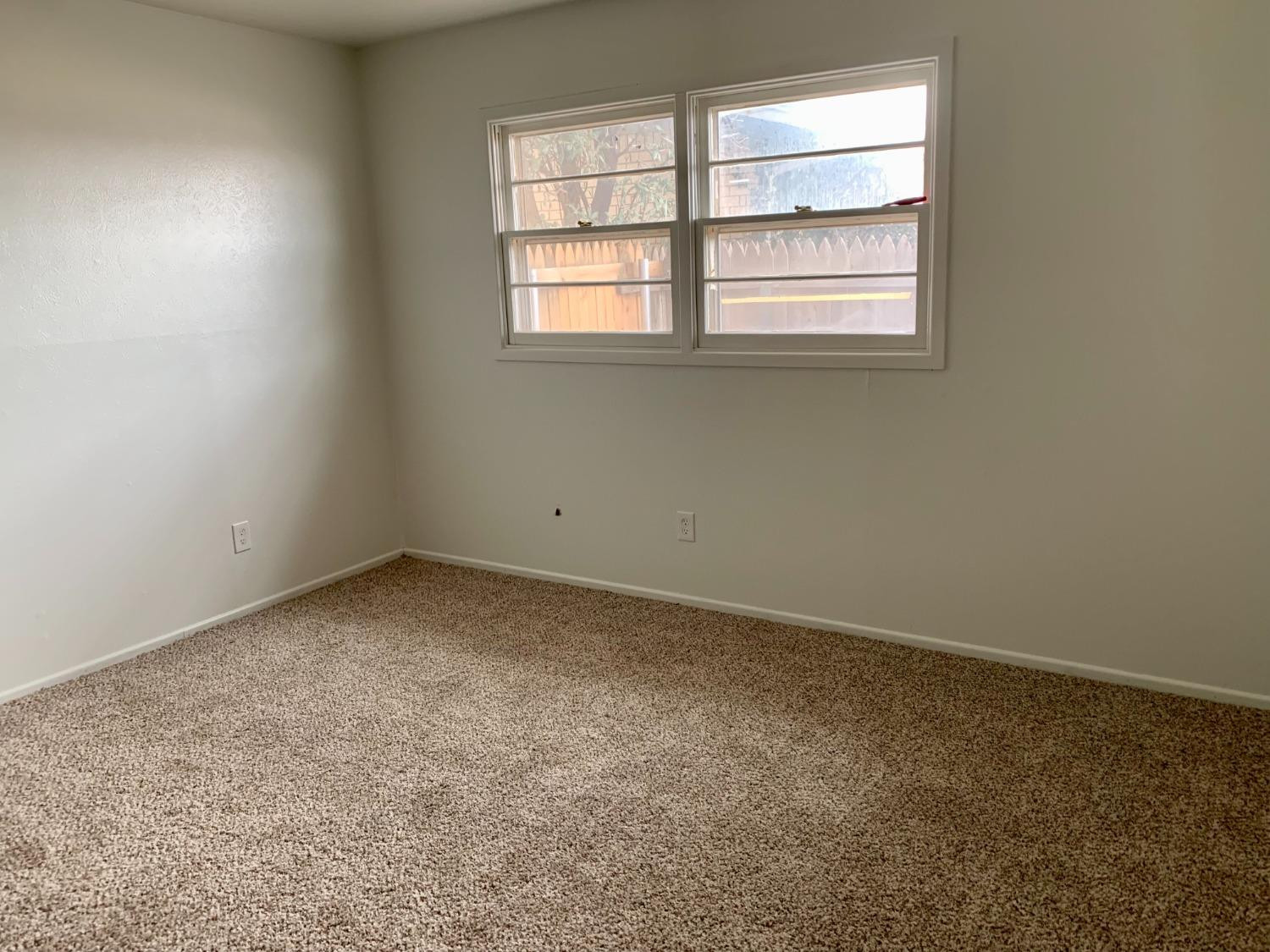 1007 17th Street Ralls, TX 79357 - Photo 4 of 12 an empty room with a window