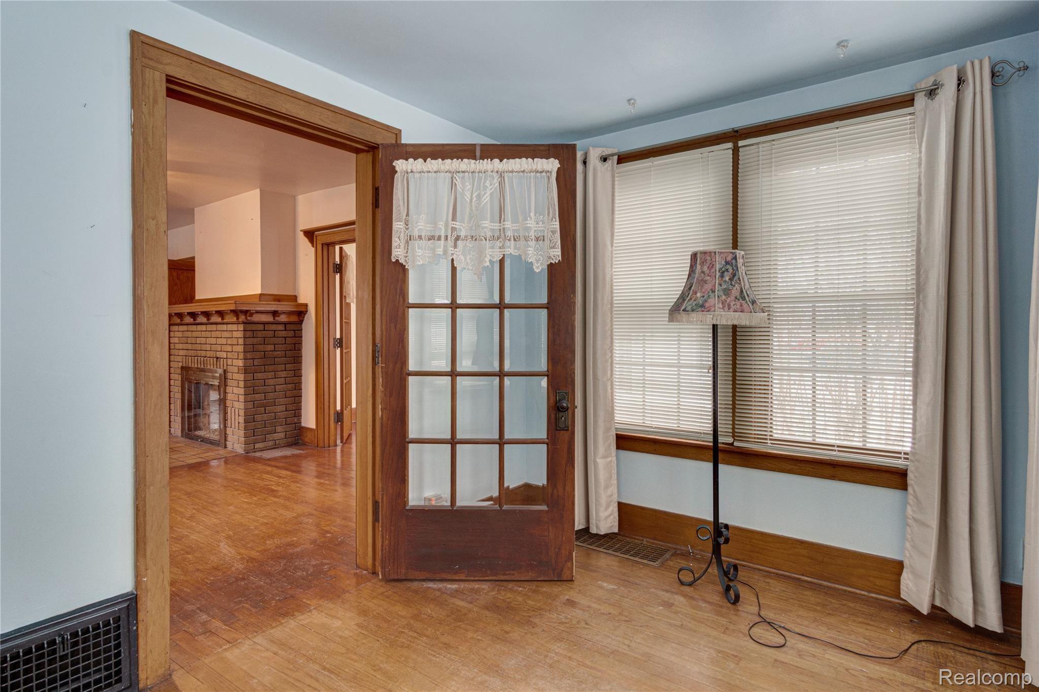 5494 Corunna Road Flint, MI 48532 - Photo 23 of 48 Interiors (9 of 34).jpg
