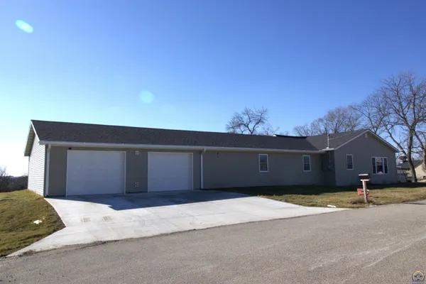 $254,900 | 417 East 4th Street, Onaga, KS 66521
