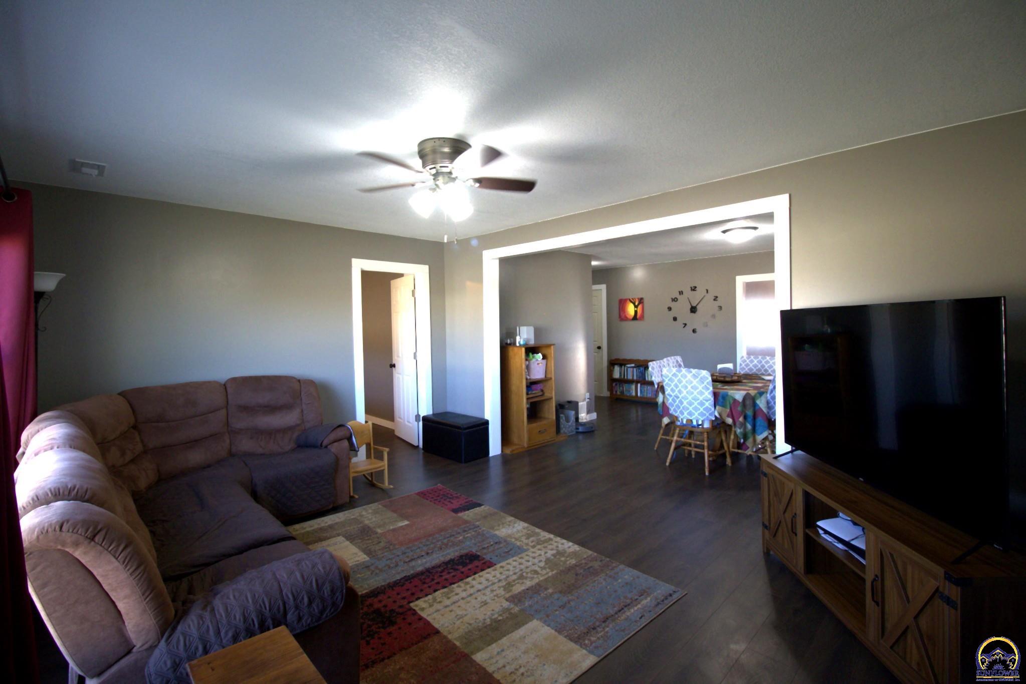 417 East 4th Street Onaga, KS 66521 - Photo 5 of 19