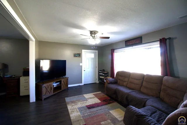 $264,900 | 417 East 4th Street, Onaga, KS 66521