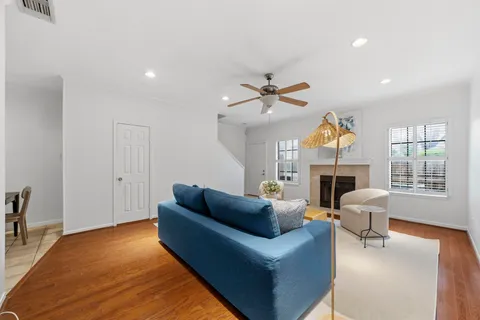 $179,000 | 9850 Pagewood Lane, Unit 1009, Houston, TX 77063