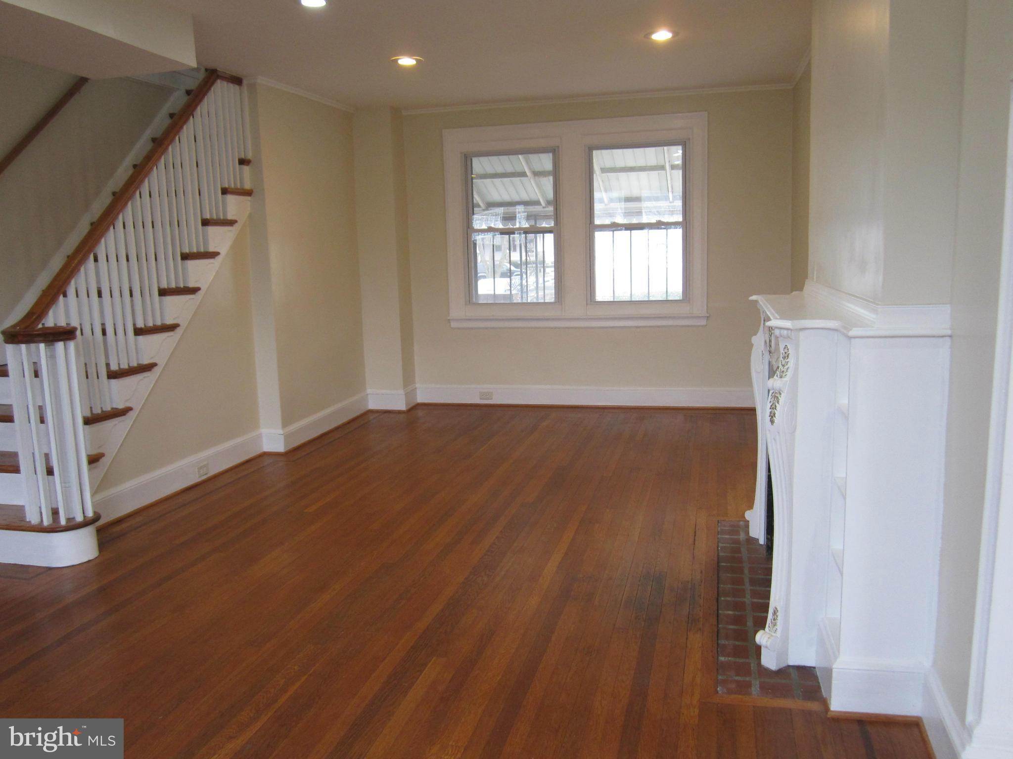 Living Room With Hdwd Flrs