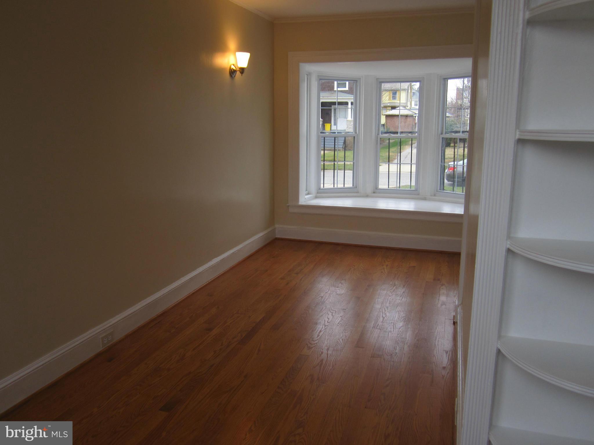 Sun room with Bay Window