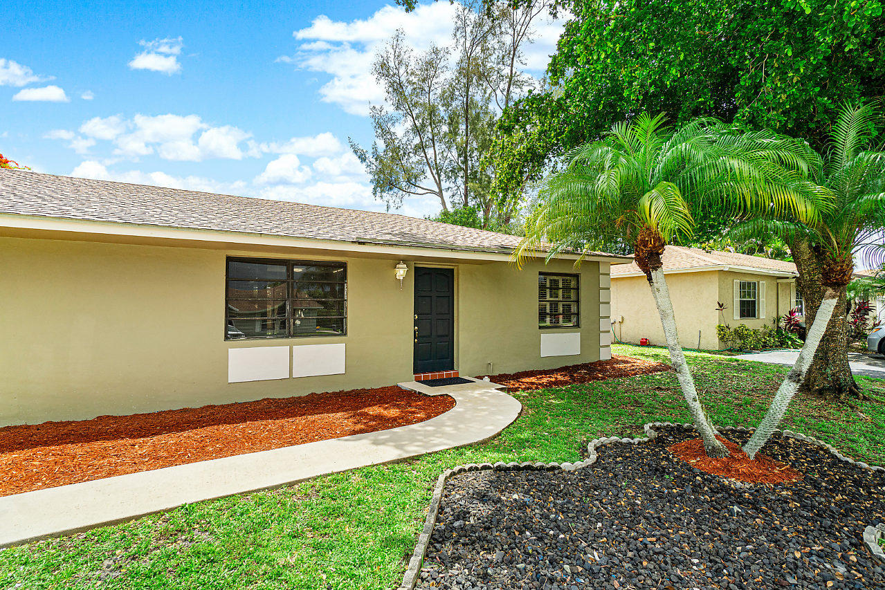 9698 Colorado Court Boca Raton, FL 33434 - Photo 3 of 19 004-9698ColoradoCt-BocaRaton-FL-small