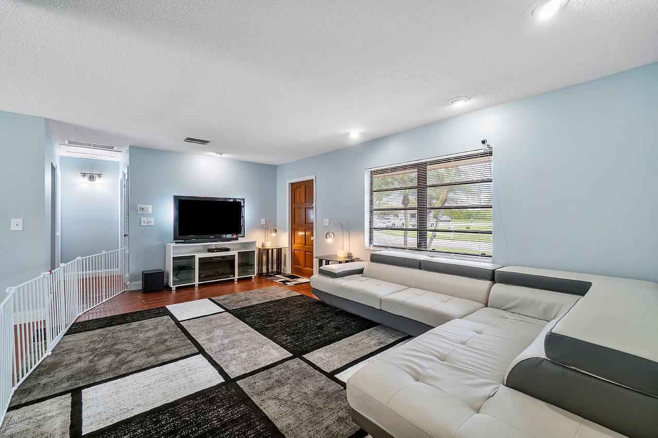 9698 Colorado Court Boca Raton, FL 33434 - Photo 7 of 19 013-9698ColoradoCt-BocaRaton-FL-small