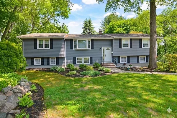 $809,000 | 19 Glen Drive, Peabody, MA 01960