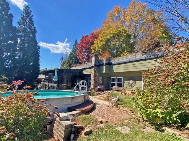 a view of a house with a yard