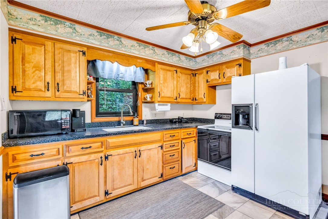 380 West Deep Ford Road Lansing, NC 28643 - Photo 18 of 41