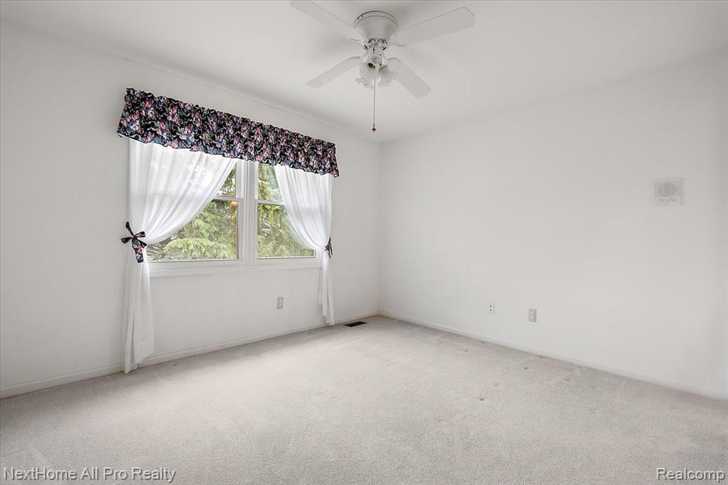 2116 Mapleridge Road Rochester Hills, MI 48309 - Photo 37 of 57