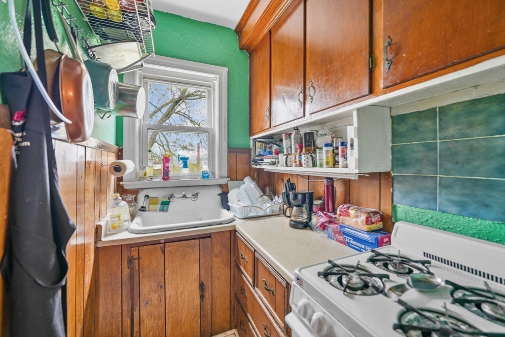 286 Columbia Street Fall River, MA 02721 - Photo 18 of 29