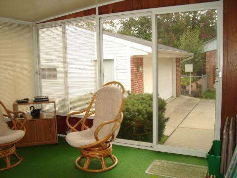 693 Hawthorne Road Grosse Pointe, MI 48236 - Photo 5 of 10 653844-4.JPG