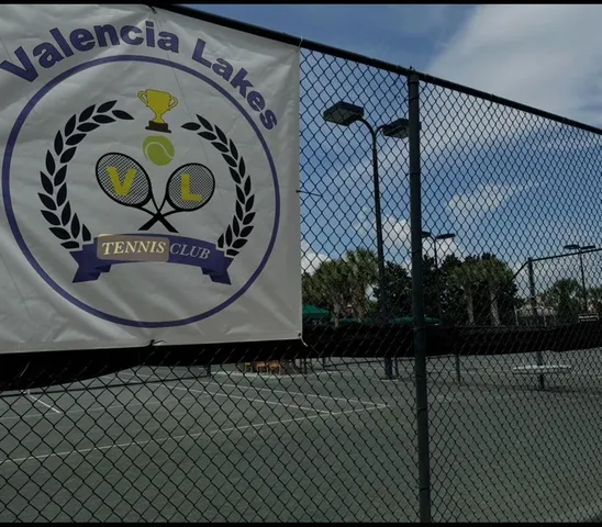 a view of a back yard