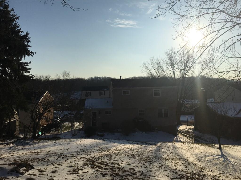 345 Oak Road Pittsburgh, PA 15239 - Photo 2 of 22