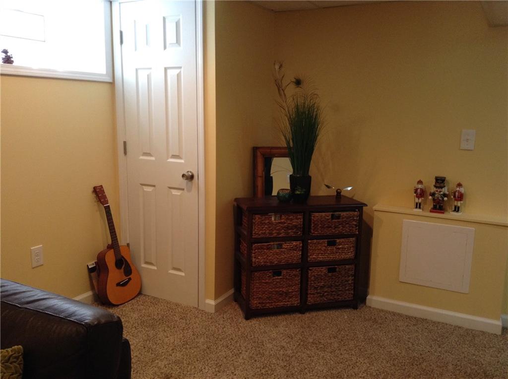 345 Oak Road Pittsburgh, PA 15239 - Photo 8 of 22