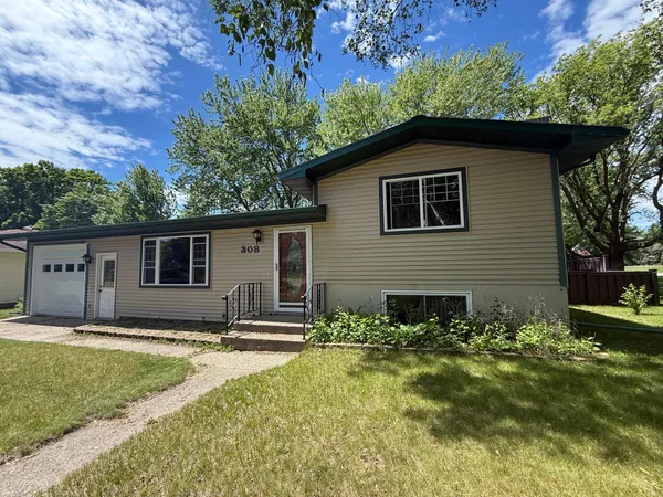 $299,900 | 308 Sunset Avenue, Detroit Lakes, MN 56501