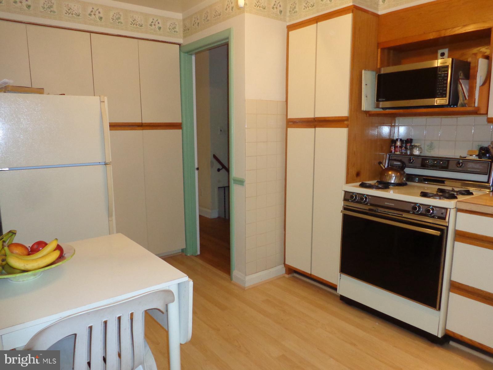 561 Brook Road Towson, MD 21286 - Photo 6 of 27 Kitchen